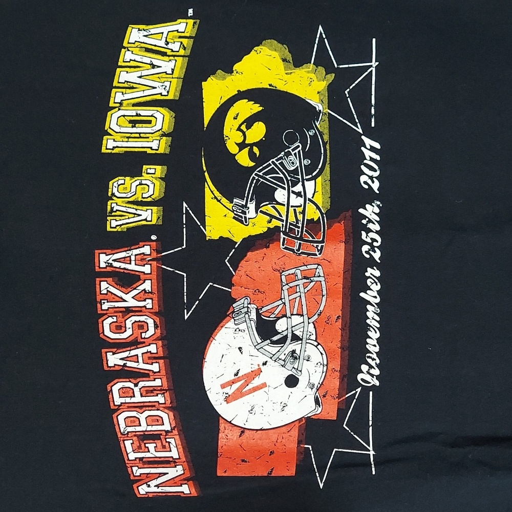 * Gildan Nebraska vs. Iowa Graphic Black T-Shirt, Men's Size XL, Like New - Picture 2 of 6
